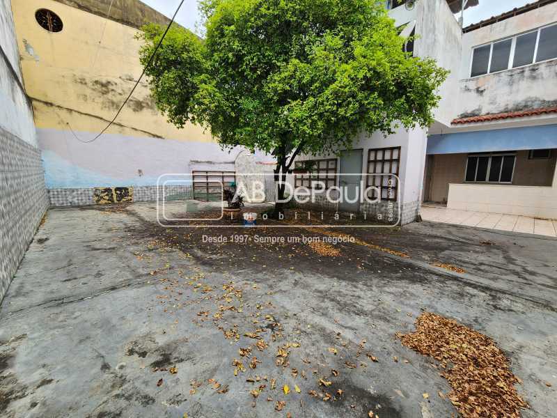 MAGALHÃES BASTOS - VILA MILITAR - CHAVES NA LOJA - Excelente residência, com 113m² de área construída, 03 amplos Dormitórios (01 Suíte).