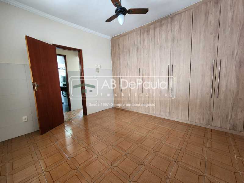 MAGALHÃES BASTOS - VILA MILITAR - CHAVES NA LOJA - Excelente residência, com 113m² de área construída, 03 amplos Dormitórios (01 Suíte).