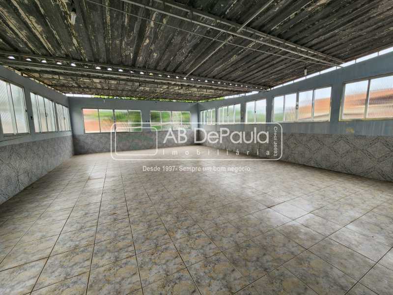 MAGALHÃES BASTOS - VILA MILITAR - CHAVES NA LOJA - Excelente residência, com 113m² de área construída, 03 amplos Dormitórios (01 Suíte).