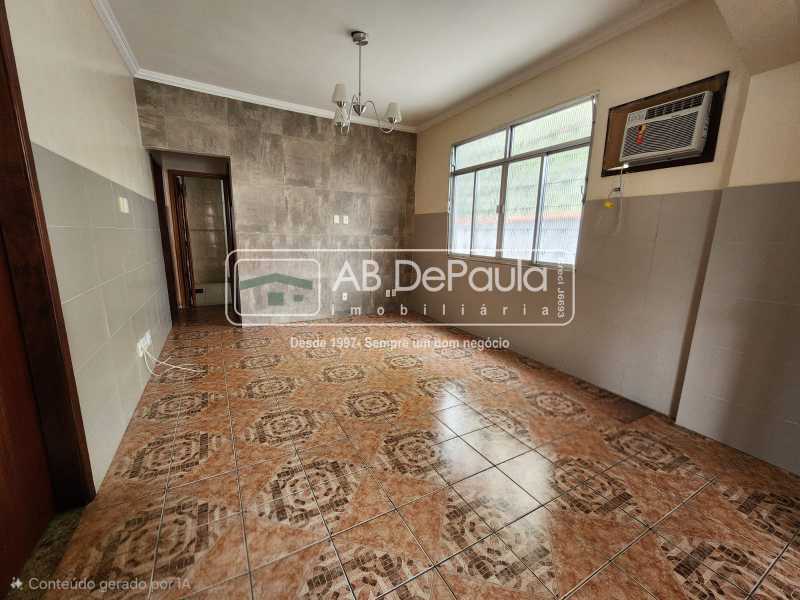 MAGALHÃES BASTOS - VILA MILITAR - CHAVES NA LOJA - Excelente residência, com 113m² de área construída, 03 amplos Dormitórios (01 Suíte).