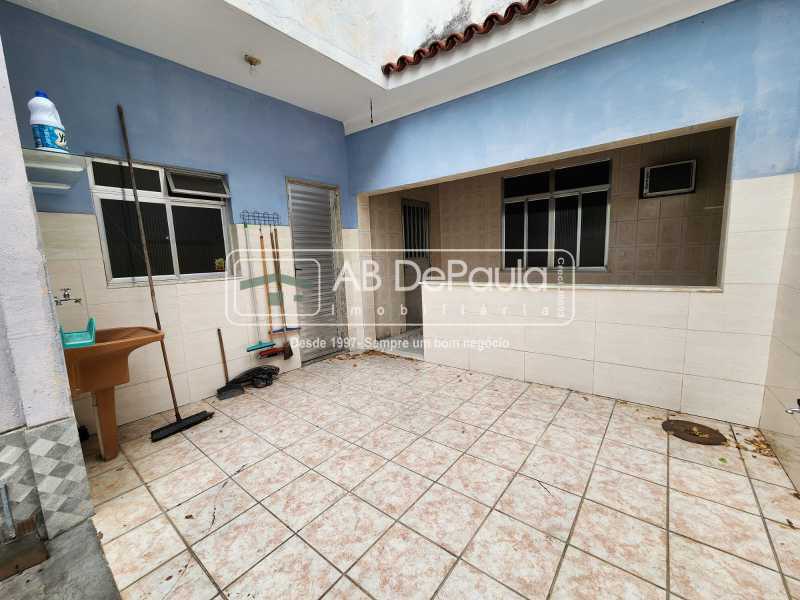 MAGALHÃES BASTOS - VILA MILITAR - CHAVES NA LOJA - Excelente residência, com 113m² de área construída, 03 amplos Dormitórios (01 Suíte).
