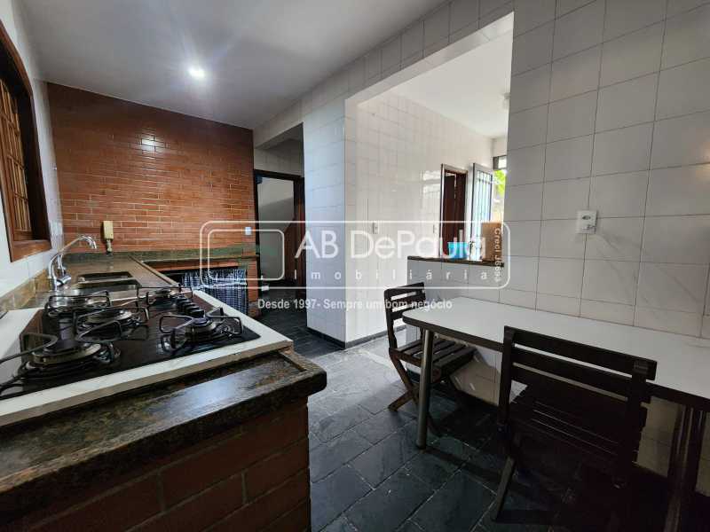 VENDE EM SULACAP - CASA DUPLEX COM 223m² E AMPLO QUINTAL
