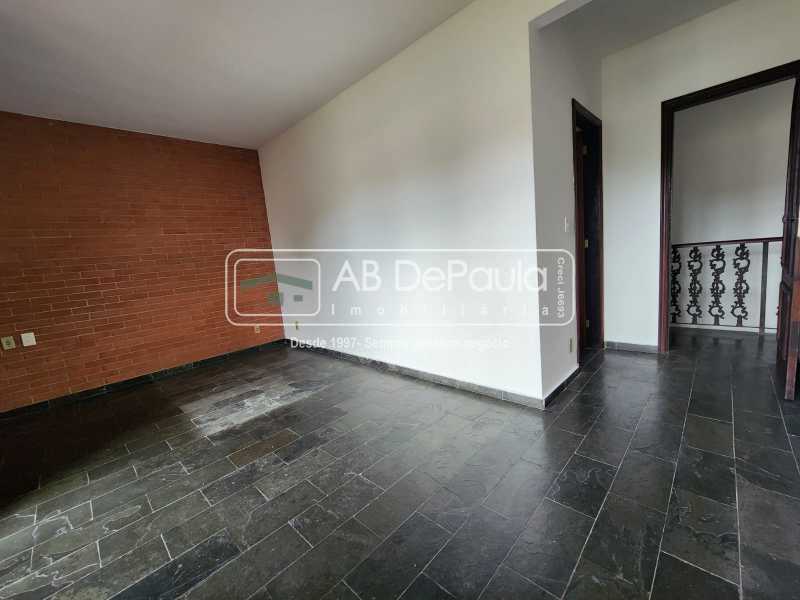 VENDE EM SULACAP - CASA DUPLEX COM 223m² E AMPLO QUINTAL