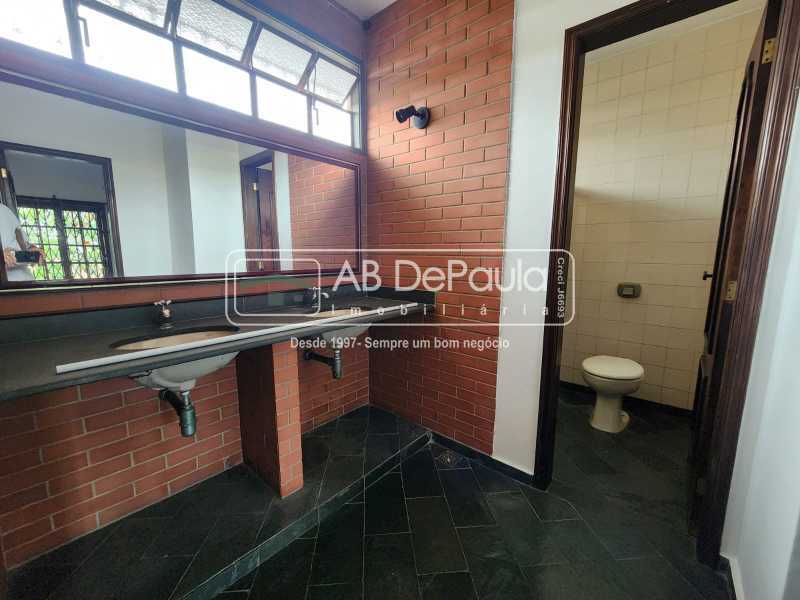 VENDE EM SULACAP - CASA DUPLEX COM 223m² E AMPLO QUINTAL
