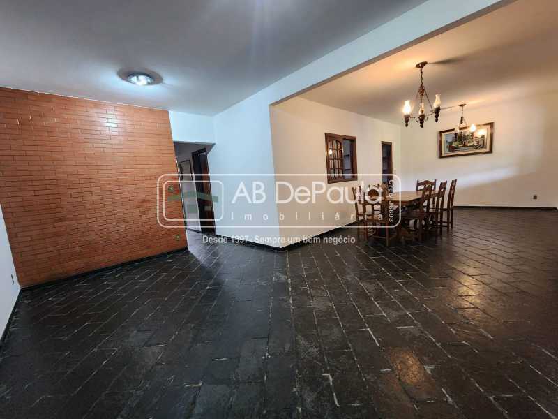 VENDE EM SULACAP - CASA DUPLEX COM 223m² E AMPLO QUINTAL