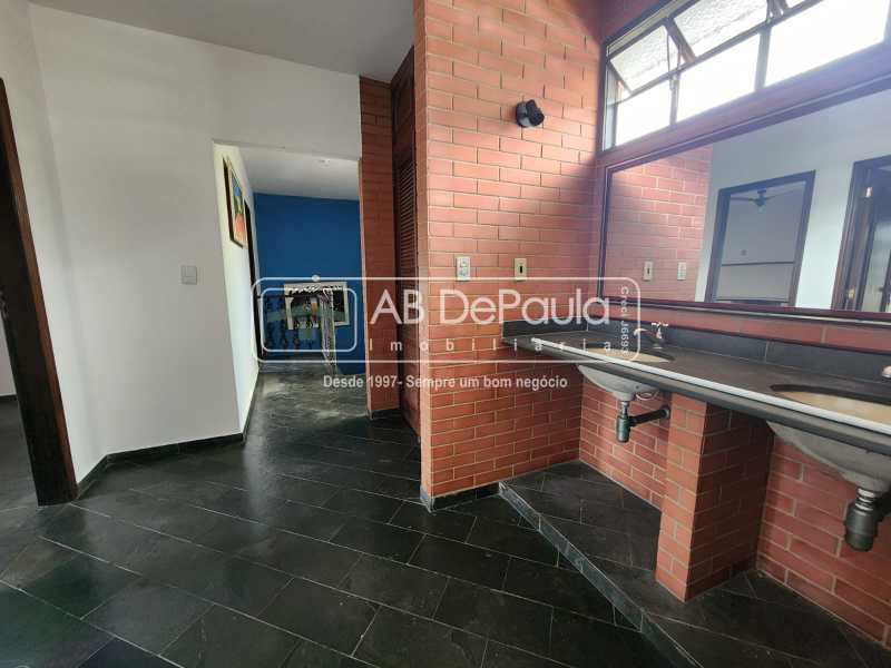 VENDE EM SULACAP - CASA DUPLEX COM 223m² E AMPLO QUINTAL