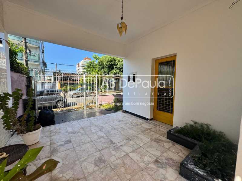 ALUGA EM VILA VAQUEIRE - R. ROSÁRIO OESTE, 61 - CASA COM 03 QUARTOS E PISCINA