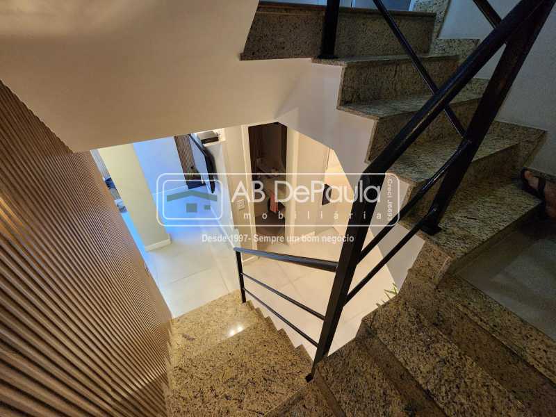 VILA VALQUEIRE - Excelente residência, finíssimo acabamento, verdadeiro ENTRAR e MORAR, 03 Dormitórios (Suíte), 02 vagas de garagens na escritura