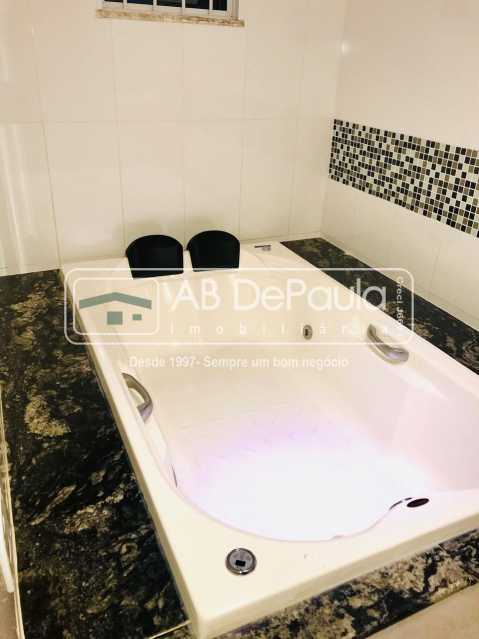 REALENGO - BELÍSSIMA RESIDENCIA DUPLEX À VENDA - 2 SUÍTES MAIS 2QUARTOS - PISCINA