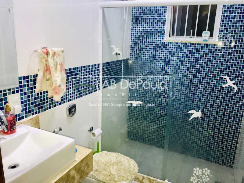 REALENGO - BELÍSSIMA RESIDENCIA DUPLEX À VENDA - 2 SUÍTES MAIS 2QUARTOS - PISCINA