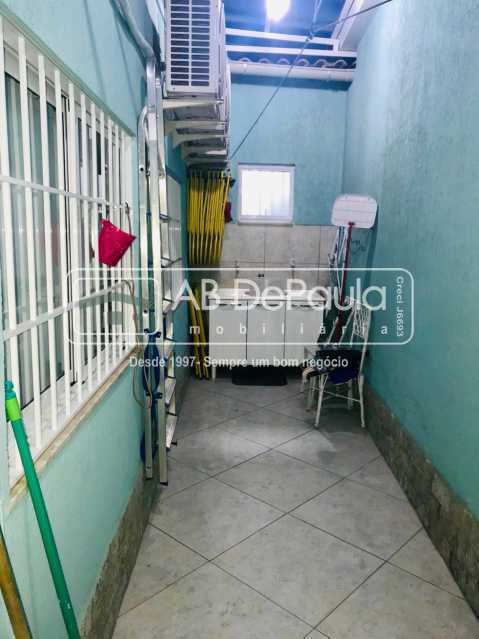REALENGO - BELÍSSIMA RESIDENCIA DUPLEX À VENDA - 2 SUÍTES MAIS 2QUARTOS - PISCINA