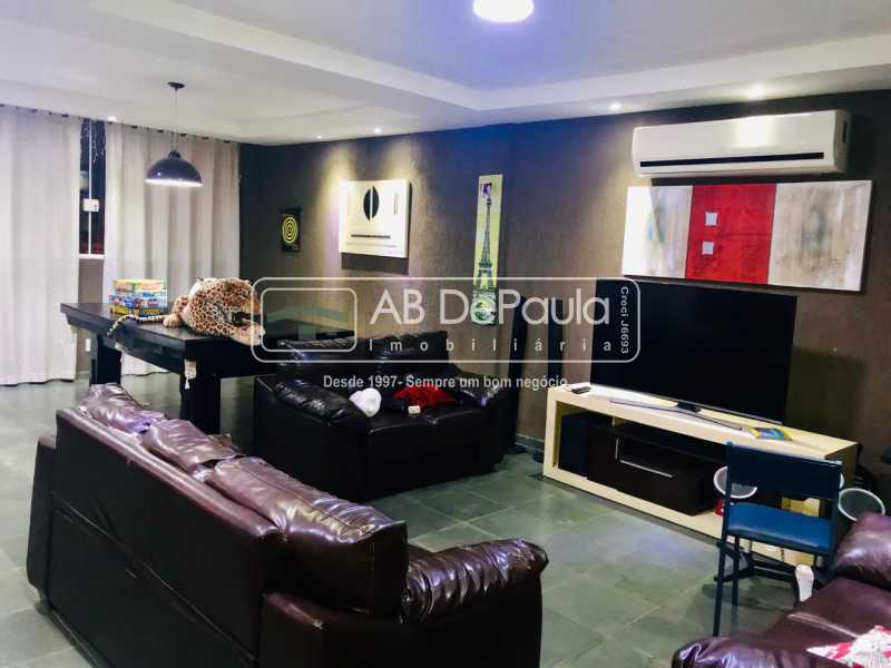 REALENGO - BELÍSSIMA RESIDENCIA DUPLEX À VENDA - 2 SUÍTES MAIS 2QUARTOS - PISCINA