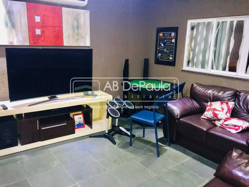 REALENGO - BELÍSSIMA RESIDENCIA DUPLEX À VENDA - 2 SUÍTES MAIS 2QUARTOS - PISCINA