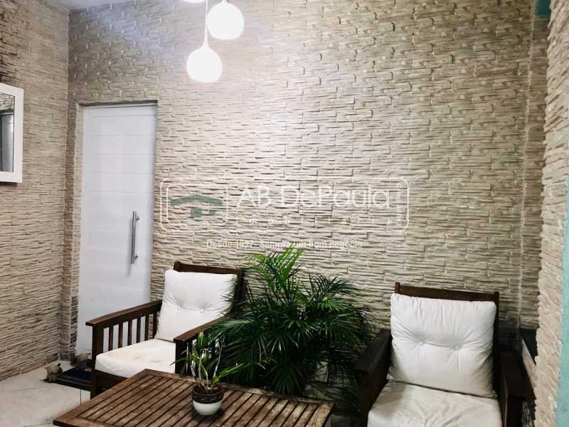 REALENGO - BELÍSSIMA RESIDENCIA DUPLEX À VENDA - 2 SUÍTES MAIS 2QUARTOS - PISCINA