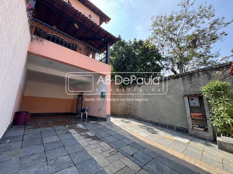 TAQUARA - Magnífica residência, com 04 dormitórios (varandas, 01 Suíte)