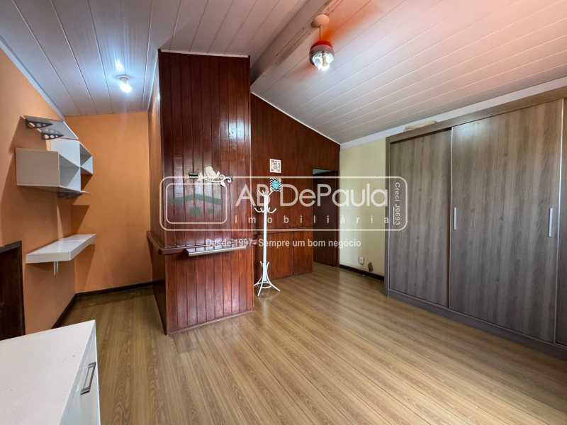 TAQUARA - Magnífica residência, com 04 dormitórios (varandas, 01 Suíte)
