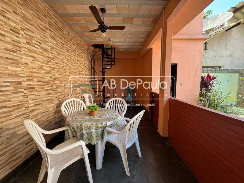 TAQUARA - Magnífica residência, com 04 dormitórios (varandas, 01 Suíte)