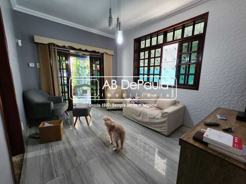 VENDE EM JARDIM SULACAP - R. TEÓFILO GUIMARÃES - CASA COM 03 QUARTOS E AMPLO QUINTAL