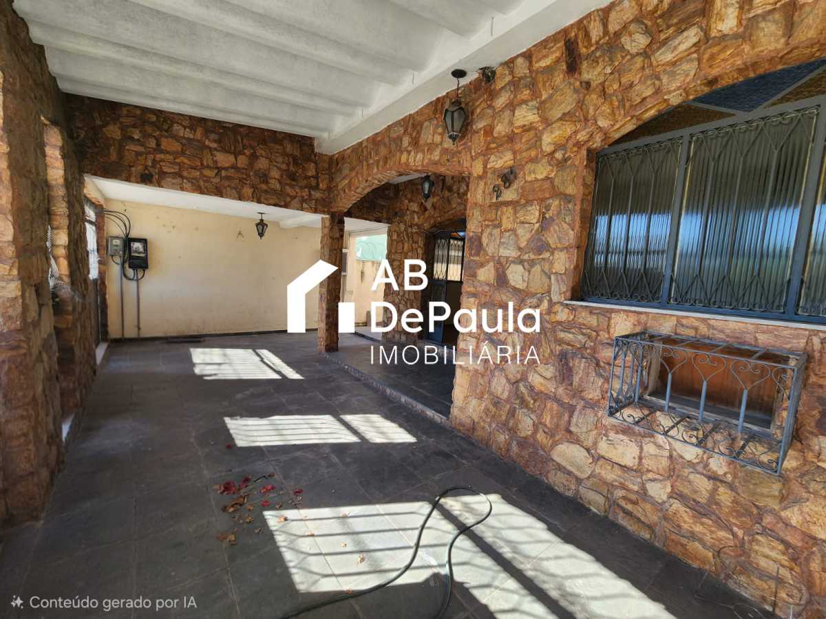 BANGU - IDEAL PARA 02 FAMÍLIAS - Oportunidade única!!! São DUAS residências ao preço de UMA, em Local e Rua bem privilegiados de BANGU, Compostas de: