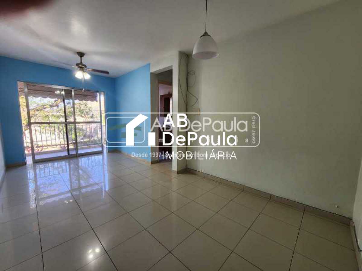VENDE EM SULACAP - APARTAMENTO NO PRIMEIRO ANDAR COM VARANDA - CONDOMÍNIO TOGO RENAN SOARES