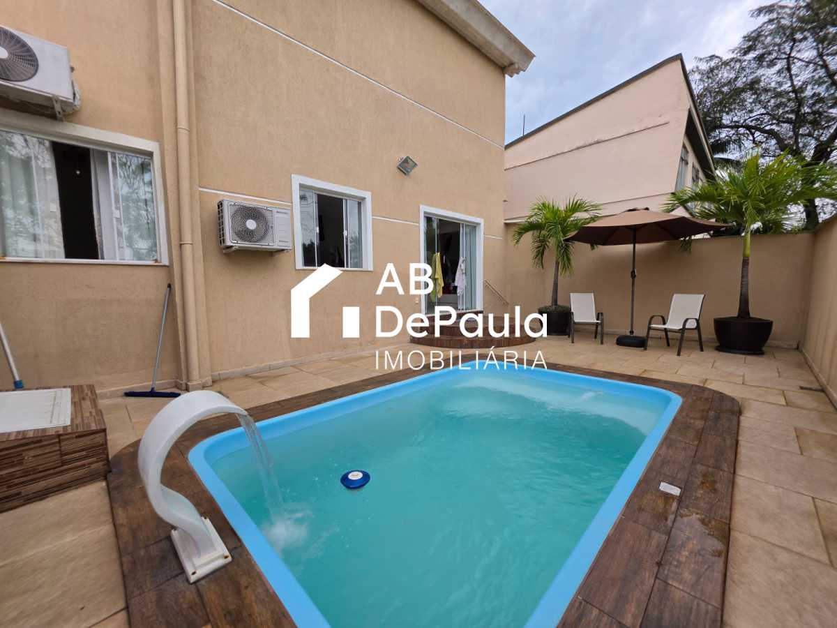 JARDIM SULACAP  -  EXCELENTE RESIDÊNCIA TODA AMPLA, 03 AMPLOS DORMITÓRIOS, AMPLO TERRAÇO COBERTO COM ÁREA GOURMET 