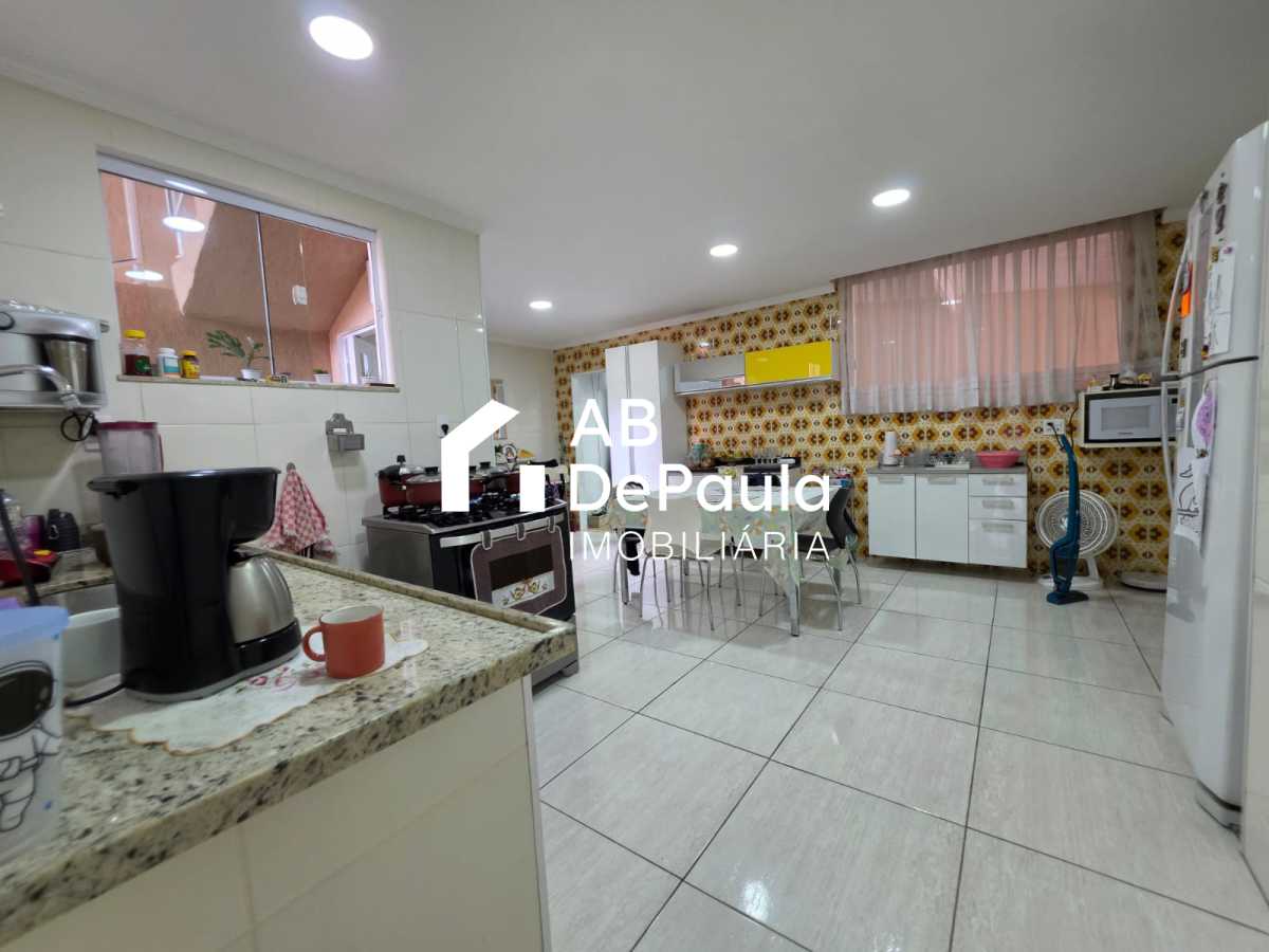 JARDIM SULACAP  -  EXCELENTE RESIDÊNCIA TODA AMPLA, 03 AMPLOS DORMITÓRIOS, AMPLO TERRAÇO COBERTO COM ÁREA GOURMET 