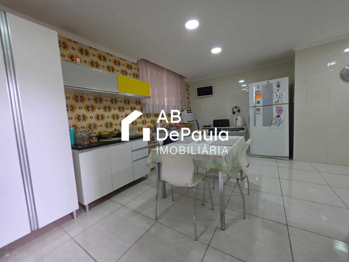 JARDIM SULACAP  -  EXCELENTE RESIDÊNCIA TODA AMPLA, 03 AMPLOS DORMITÓRIOS, AMPLO TERRAÇO COBERTO COM ÁREA GOURMET 