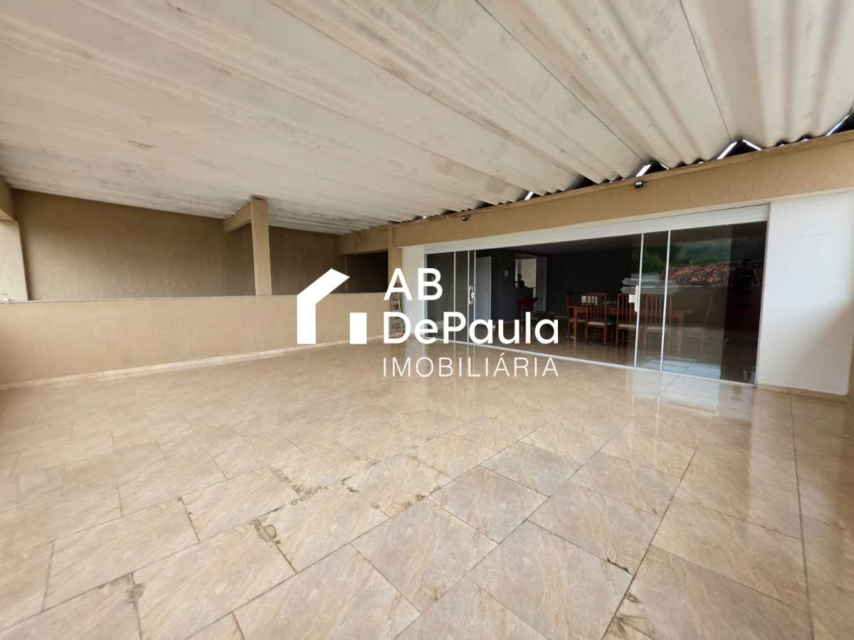 JARDIM SULACAP  -  EXCELENTE RESIDÊNCIA TODA AMPLA, 03 AMPLOS DORMITÓRIOS, AMPLO TERRAÇO COBERTO COM ÁREA GOURMET 