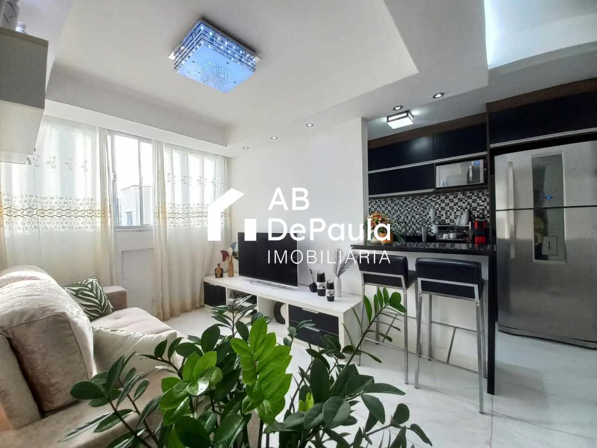 Sulacap  - Excelente Apartamento com  dependência na cobertura à Venda -  Total 135,00 m²