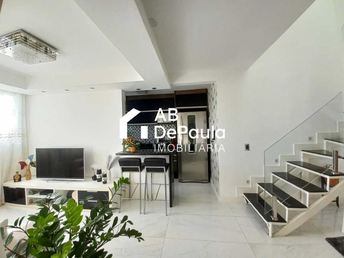 Sulacap  - Excelente Apartamento com  dependência na cobertura à Venda -  Total 135,00 m²