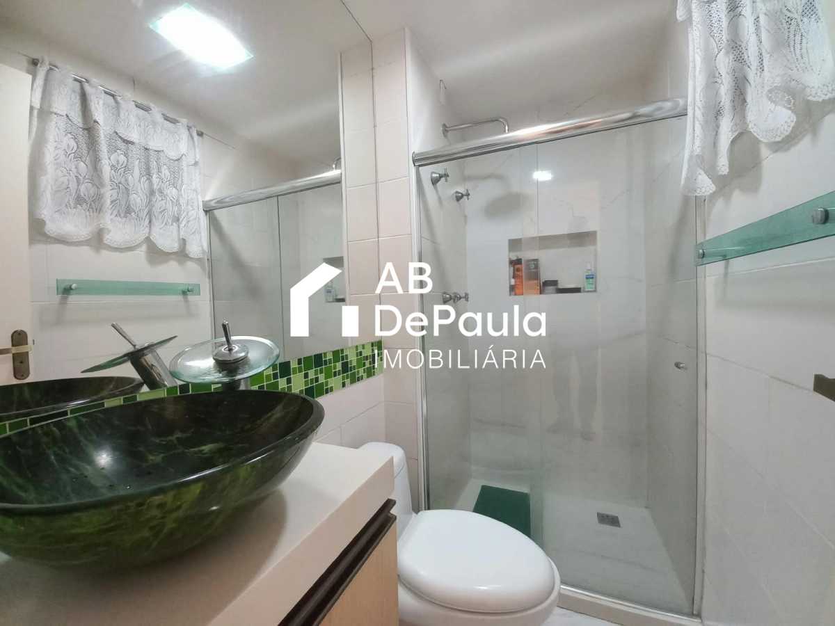 Sulacap  - Excelente Apartamento com  dependência na cobertura à Venda -  Total 135,00 m²