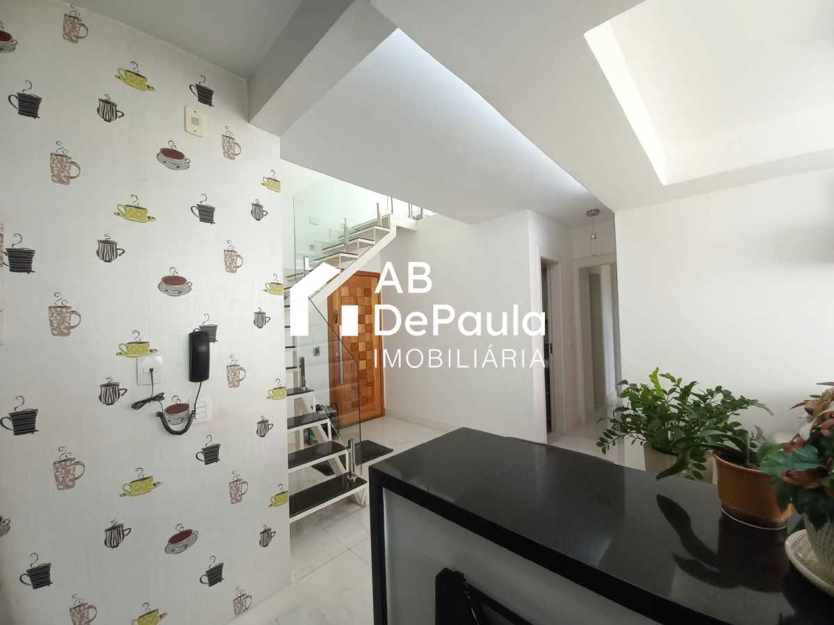 Sulacap  - Excelente Apartamento com  dependência na cobertura à Venda -  Total 135,00 m²