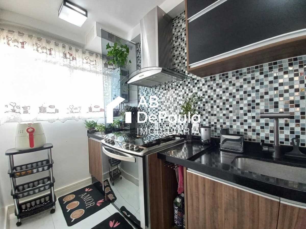 Sulacap  - Excelente Apartamento com  dependência na cobertura à Venda -  Total 135,00 m²