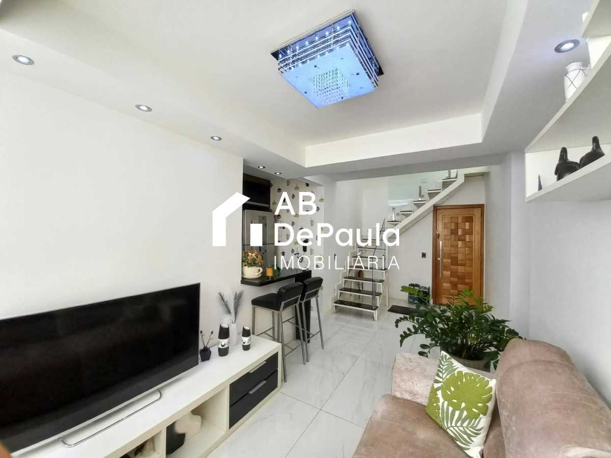 Sulacap  - Excelente Apartamento com  dependência na cobertura à Venda -  Total 135,00 m²