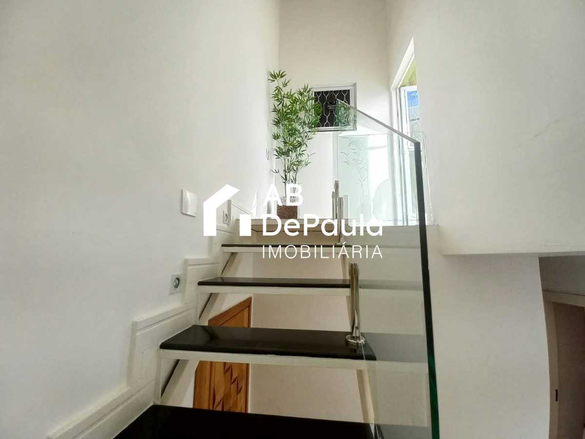 Sulacap  - Excelente Apartamento com  dependência na cobertura à Venda -  Total 135,00 m²