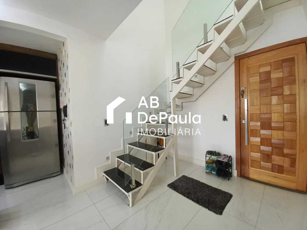 Sulacap  - Excelente Apartamento com  dependência na cobertura à Venda -  Total 135,00 m²