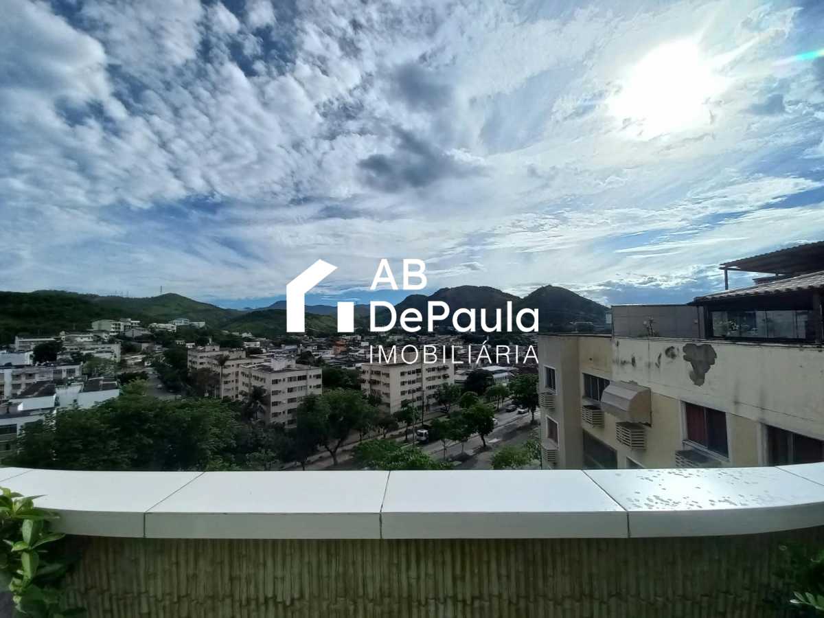 Sulacap  - Excelente Apartamento com  dependência na cobertura à Venda -  Total 135,00 m²