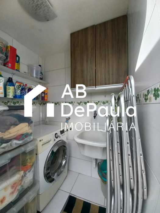 Sulacap  - Excelente Apartamento com  dependência na cobertura à Venda -  Total 135,00 m²