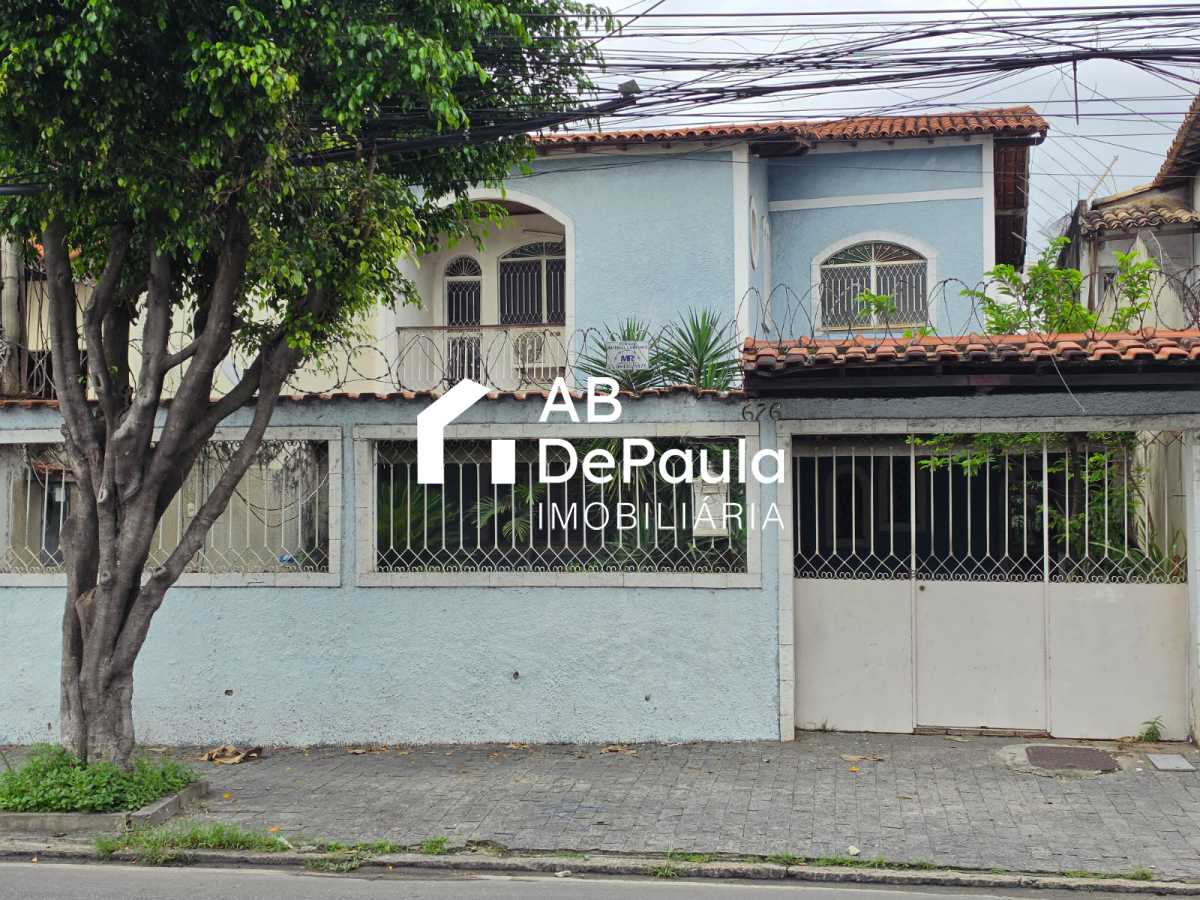 REALENGO - EXCELENTE CASA DUPLEX 195m2 CONSTRUÍDOS, AMPLA SALA, 03 DORMITÓRIOS  (Sendo 01 Suíte com armário embutido, Closet e varanda), EDIFICADA EM UM AMPLO TERRENO COM 270m2