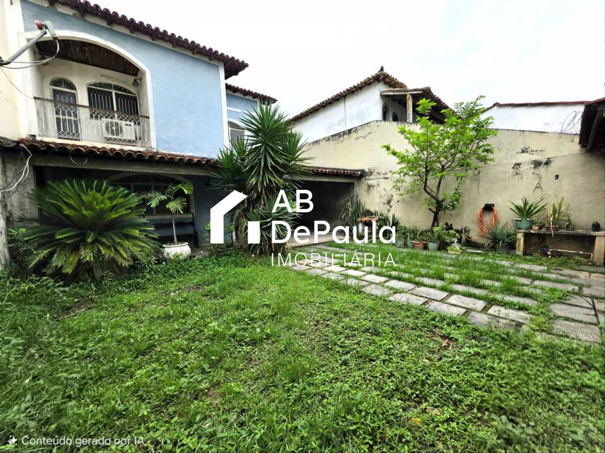 REALENGO - EXCELENTE CASA DUPLEX 195m2 CONSTRUÍDOS, AMPLA SALA, 03 DORMITÓRIOS  (Sendo 01 Suíte com armário embutido, Closet e varanda), EDIFICADA EM UM AMPLO TERRENO COM 270m2