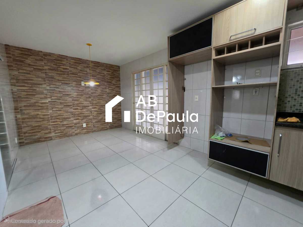 REALENGO - EXCELENTE CASA DUPLEX 195m2 CONSTRUÍDOS, AMPLA SALA, 03 DORMITÓRIOS  (Sendo 01 Suíte com armário embutido, Closet e varanda), EDIFICADA EM UM AMPLO TERRENO COM 270m2