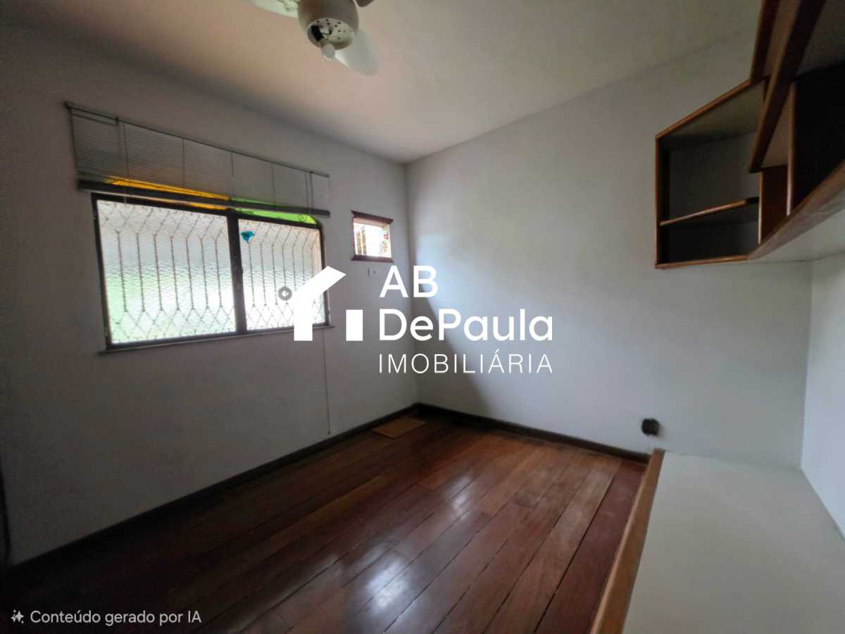 REALENGO - EXCELENTE CASA DUPLEX 195m2 CONSTRUÍDOS, AMPLA SALA, 03 DORMITÓRIOS  (Sendo 01 Suíte com armário embutido, Closet e varanda), EDIFICADA EM UM AMPLO TERRENO COM 270m2
