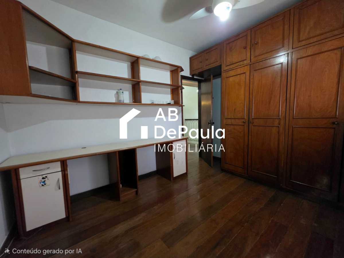 REALENGO - EXCELENTE CASA DUPLEX 195m2 CONSTRUÍDOS, AMPLA SALA, 03 DORMITÓRIOS  (Sendo 01 Suíte com armário embutido, Closet e varanda), EDIFICADA EM UM AMPLO TERRENO COM 270m2