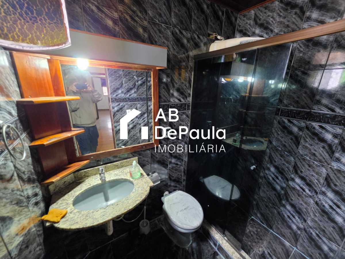 REALENGO - EXCELENTE CASA DUPLEX 195m2 CONSTRUÍDOS, AMPLA SALA, 03 DORMITÓRIOS  (Sendo 01 Suíte com armário embutido, Closet e varanda), EDIFICADA EM UM AMPLO TERRENO COM 270m2