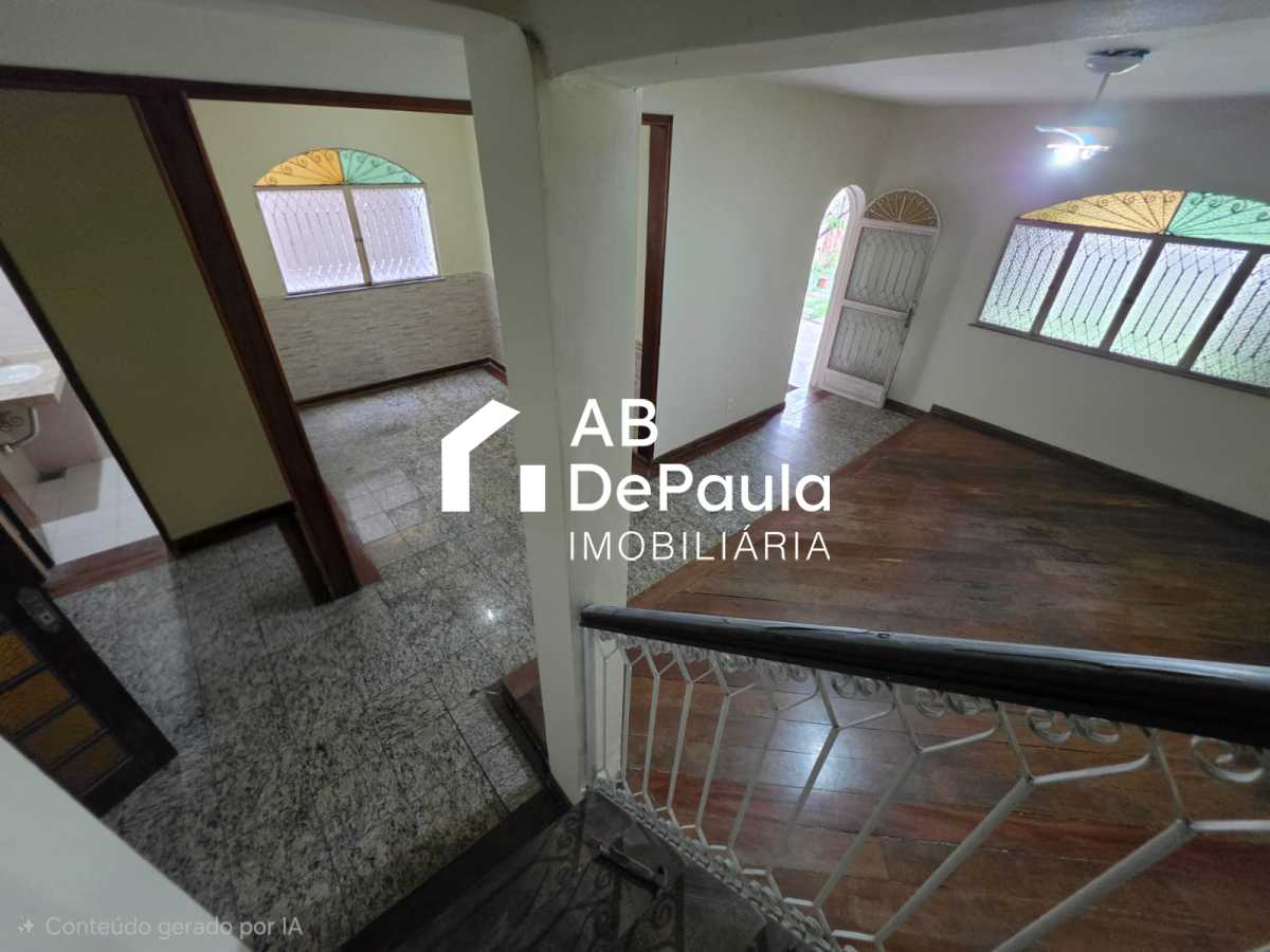 REALENGO - EXCELENTE CASA DUPLEX 195m2 CONSTRUÍDOS, AMPLA SALA, 03 DORMITÓRIOS  (Sendo 01 Suíte com armário embutido, Closet e varanda), EDIFICADA EM UM AMPLO TERRENO COM 270m2