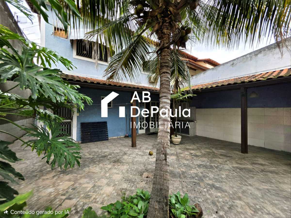 REALENGO - EXCELENTE CASA DUPLEX 195m2 CONSTRUÍDOS, AMPLA SALA, 03 DORMITÓRIOS  (Sendo 01 Suíte com armário embutido, Closet e varanda), EDIFICADA EM UM AMPLO TERRENO COM 270m2