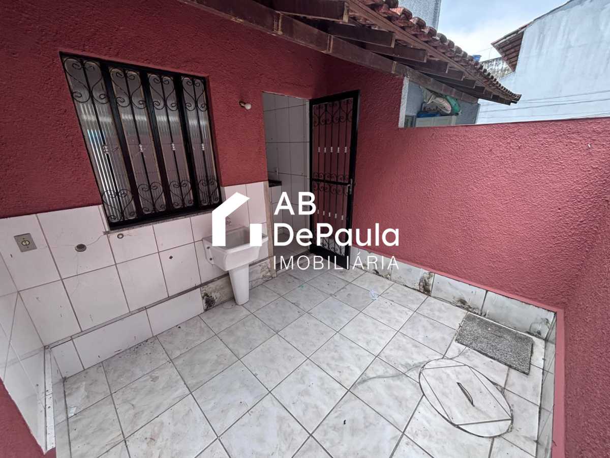 ALUGA EM REALENGO - R. OCAIBI, 160 - CASA DUPLEX COM 02 QUARTOS