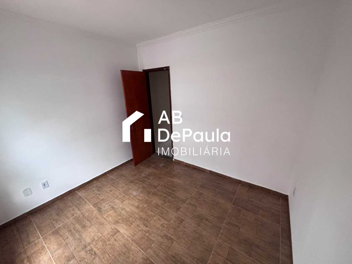 ALUGA EM REALENGO - R. OCAIBI, 160 - CASA DUPLEX COM 02 QUARTOS