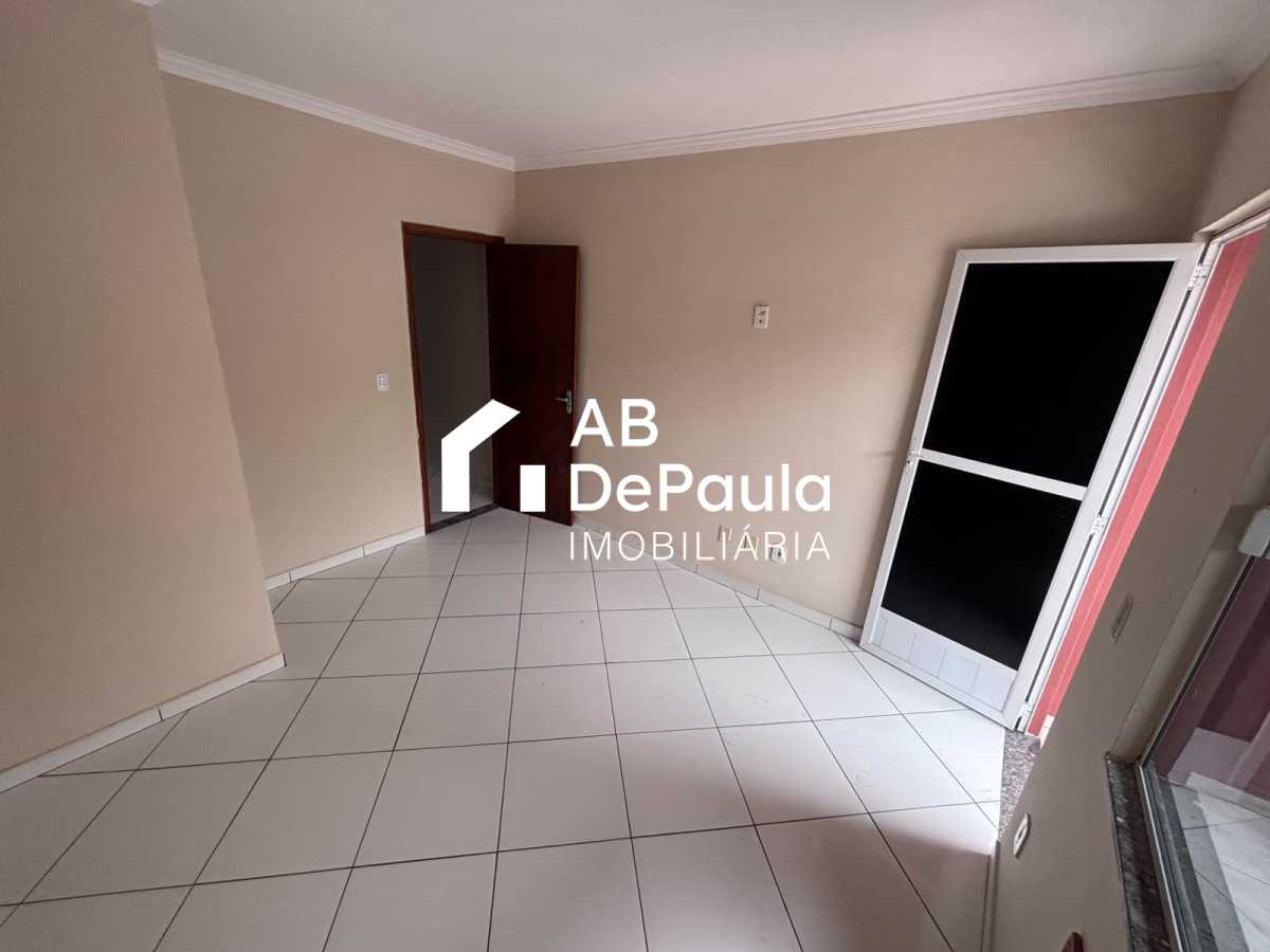 ALUGA EM REALENGO - R. OCAIBI, 160 - CASA DUPLEX COM 02 QUARTOS