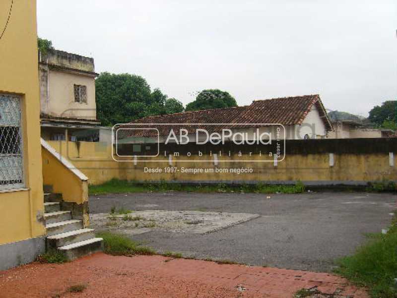 Prédio em 2 pavimentos, BI-FAMILIAR, 3 dormitórios cada, EDIFICADO EM AMPLO TERRENO MEDINDO 15 x 35.
